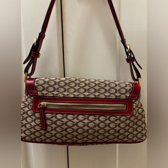 Beautiful vintage Guess purse - Picture 2 of 4